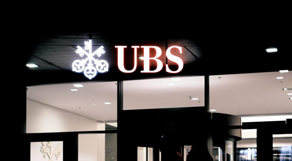 claudio-schwarz-S7vH1a-kL4w-unsplash-1