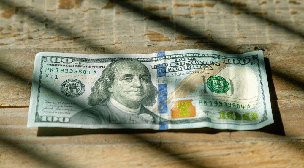 live-richer-ryQ-GmDsHhE-unsplash (1)