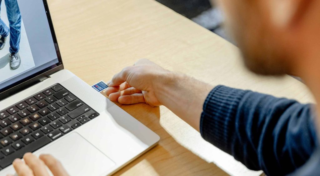 samsung-memory-RtOINPihAeQ-unsplash (1)